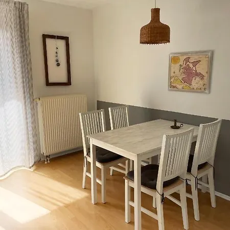 Gemuetliche 2 Zi-fewo Mit Terrasse, Strandnaehe, Wifi